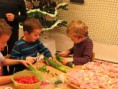 /album/priprava-pohosteni-pro-maminky-na-vanocni-posezeni-18-12-2013/img-8563-jpg/